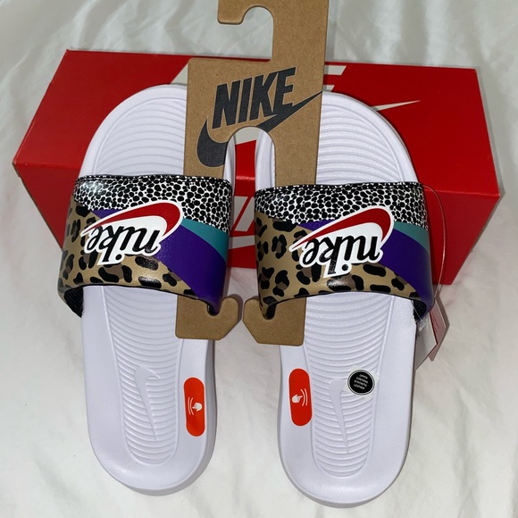 Women’s Nike Animal Prints Victori One Slide - Picture 2 of 4